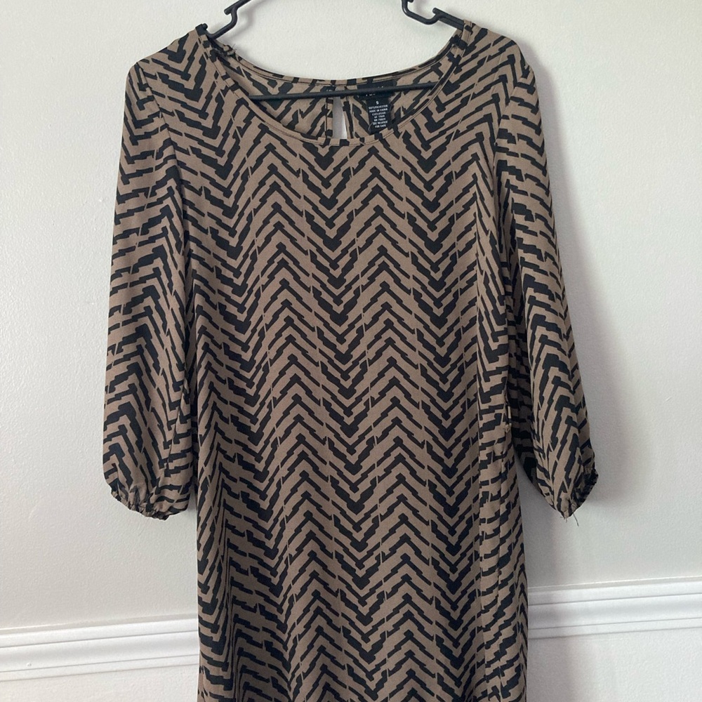 Sheer Chevron Patterned Black and Tan Tunic